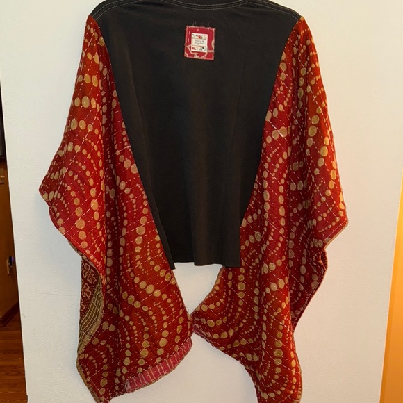 Vintage Bon Jovi Band Graphic Top with Red Patterned Kantha Sleeves - Picture 4 of 4